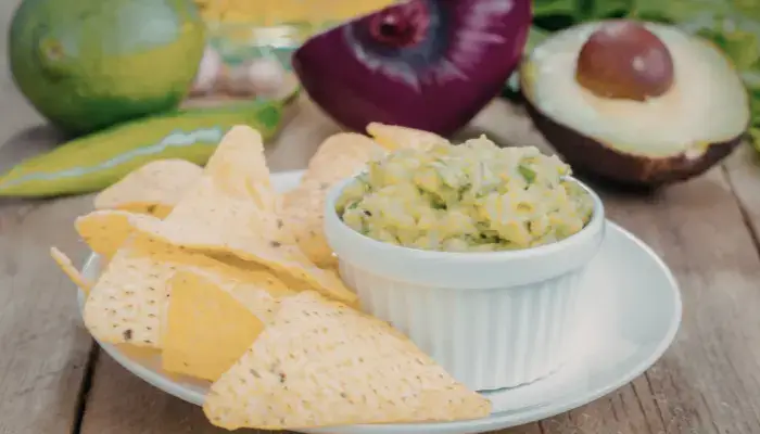 Crispy Cheddar Cheese Whisps with Guacamole