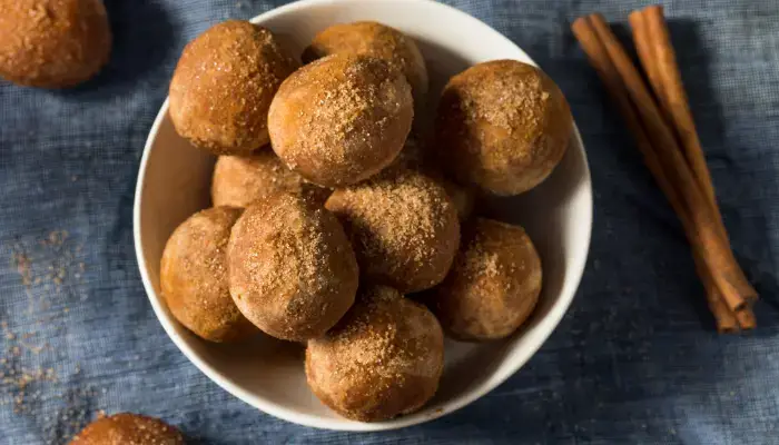 No-Bake Cinnamon Keto Doughnut Holes