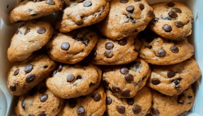 Keto Chocolate Chip Cookies
